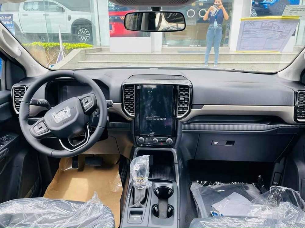 thiet ke noi that xe Ford Everest Ambiente AT 4x2
