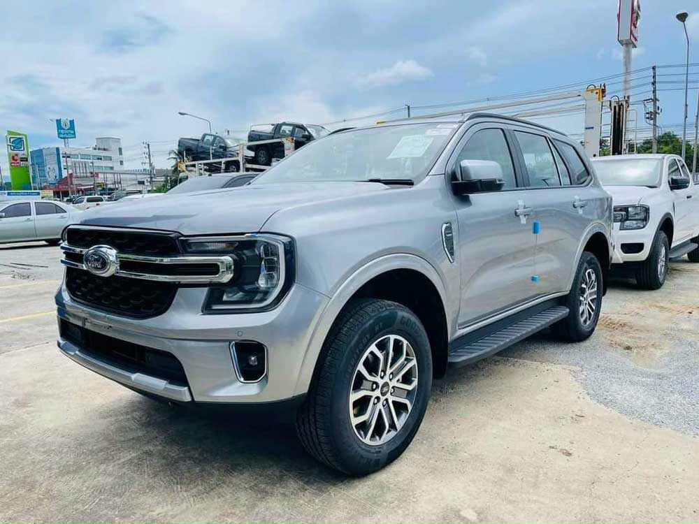 thiet ke ngoai that xe Ford Everest Ambiente AT 4x2