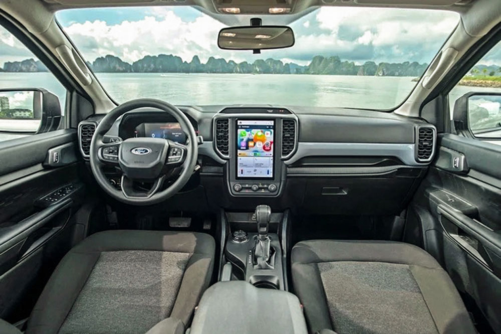 Thiết kế nội thất xe Ford Ranger XLS AT 4x4 2023