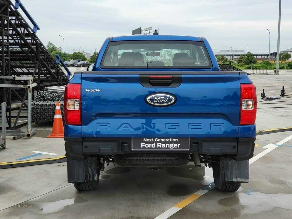 phan duoi xe Ford Ranger XL 2023